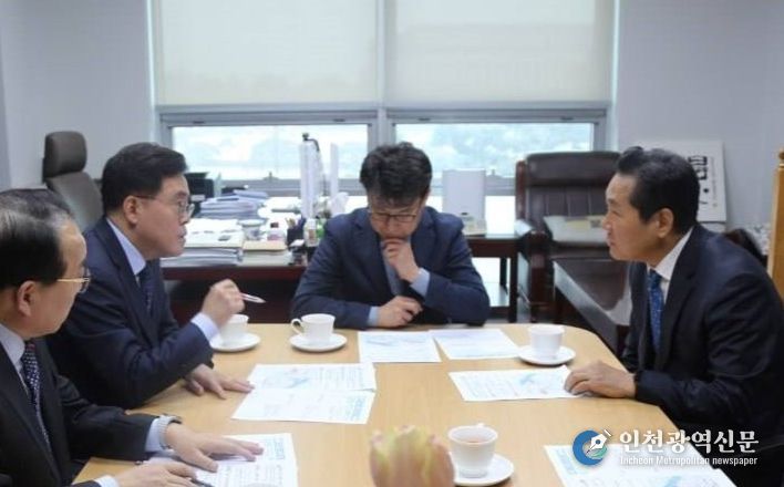 진 구청장 국회 찾아 교통망 확충 건의