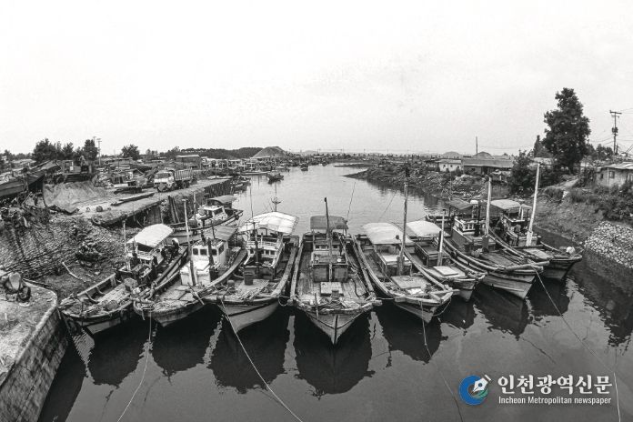 1993년도 안산시 사리포구 전경, 시화방조제 공사 직전의 어촌 풍경 모습