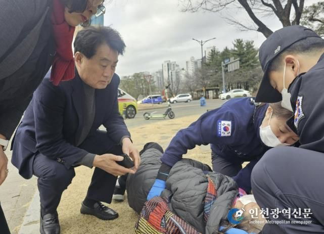 하은호 군포시장 길에 쓰러진 할머니 구조