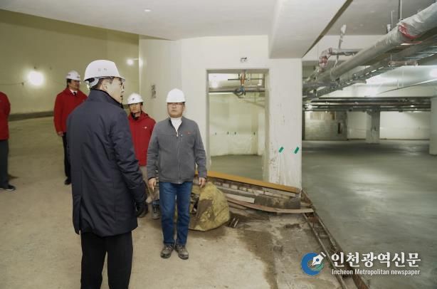 삼청제1공영주차장 공사 현장을 방문한 정문헌 구청장의 모습(2024년 12월)