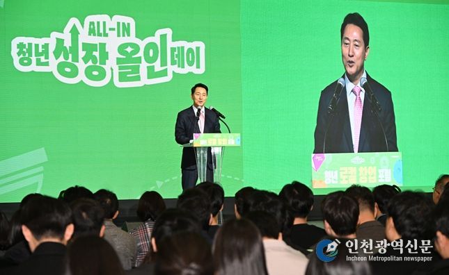 오세훈 서울시장이 3일(화) DDP에서 열린 '청년 성장 올인데이'에서 청년 창업가를 위한 서울시 역할을 소개하고 있다.