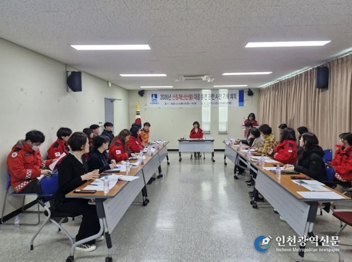 수원시가 2026년 산림재난(산불) 대응 훈련 사전 기획회의를 열고 있다.