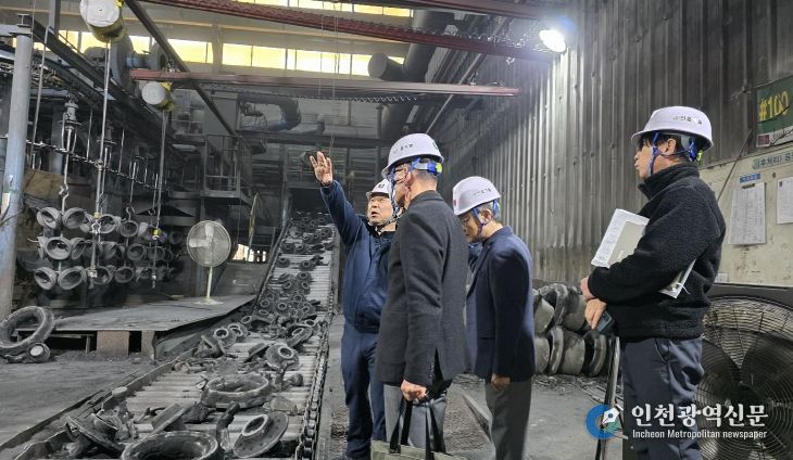 전북형 스마트 제조혁신 프로젝트 일환 삼성전자 출신 전문 멘토들의 현장 밀착 상담 모습