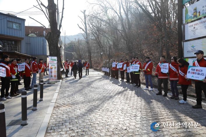 산림청과 산하 공공기관 산림조합 임업인 협·단체가 함께 산불 위험 요인을 점검하고 예방 활동을 펼치고 있다.