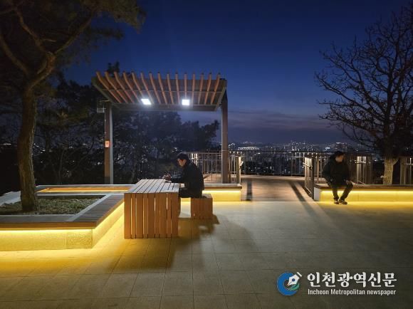 전국 최장 ‘도롱뇽마을 무장애나눔길’ LED 반딧불 조명 운영