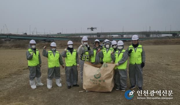 드론을 활용한 겨울철새 먹이주기