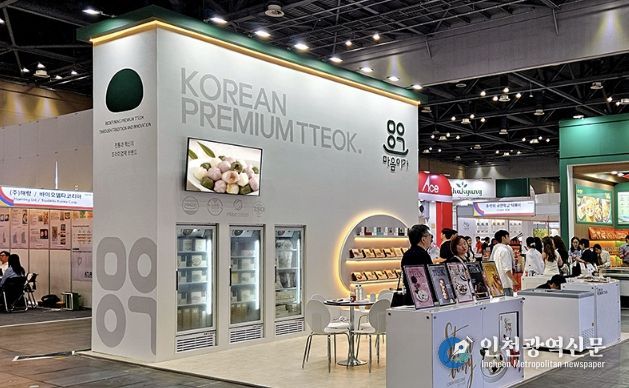 용인특례시가 지역내 농산물을 활용한 가공업체의 수출지원을 위해 '농식품 국제시장 진출지원사업' 대상 업체 3곳을 선정했다. 사진은 용인에서 생산된 쌀을 활용해 냉동떡을 수출하는 기업 '마음이가'의 모습