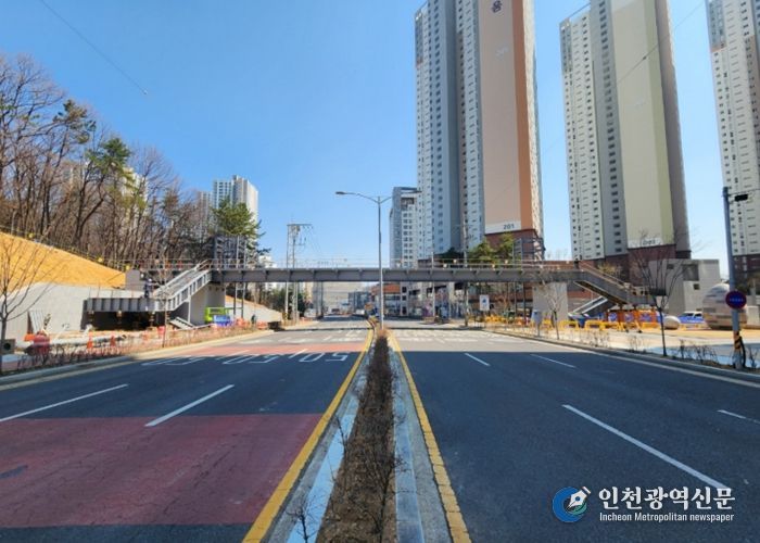 진주시, 가좌동 일대 ‘교통환경 개선’ 본격 추진- 은하수초고 앞 보도육교 사진