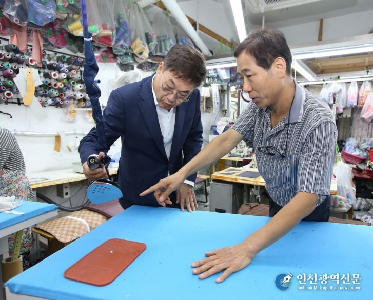 관내 봉제 산업장을 방문한 정문헌 종로구청장