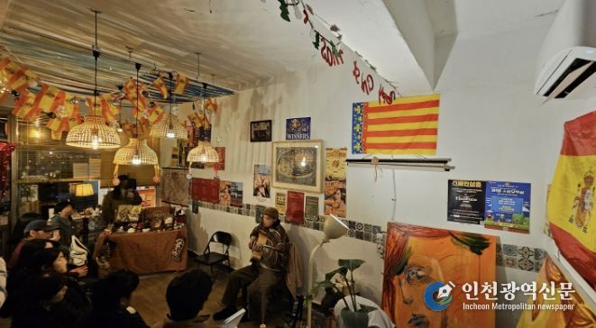 스페인삼촌에서 열리는 기타 공연