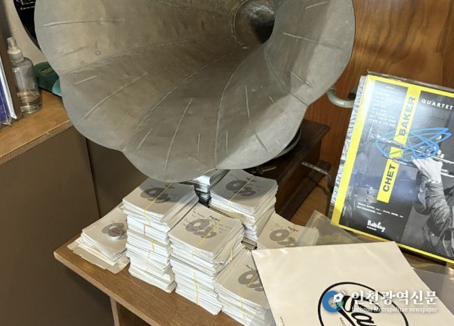 오픈 때부터 모은 신청곡 쪽지.