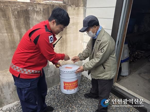 김해시, 화목난방기 사용가구 재처리 용기 보급 개별 방문 산불 예방 홍보 강화