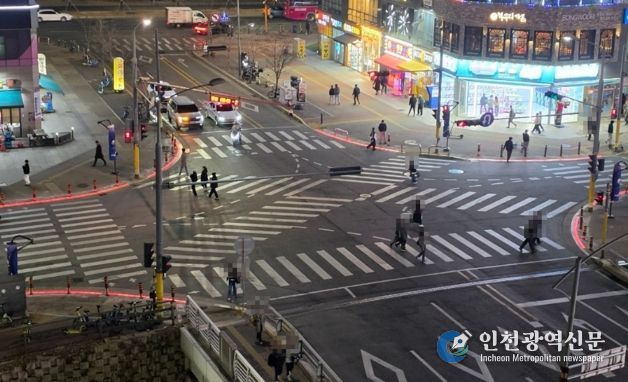파주시, 바닥형 보행신호등 확대 시범 설치