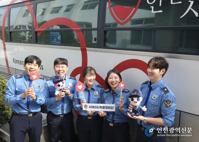 창단 기념 헌혈에 참여한 서특단 소속 해양경찰들