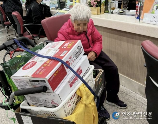 수원시 팔달구 화서1동, 익명의 기부자 온정 전해… 취약계층 어르신 위한 식료품 기부