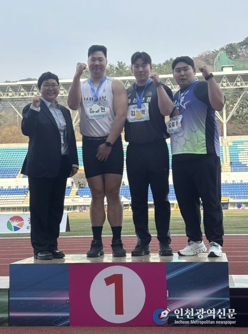 김동혁 선수(왼쪽에서 세번째)