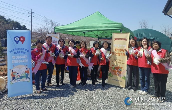 홍보 캠페인에 참석한 행복키움추진단원의 기념촬영 모습