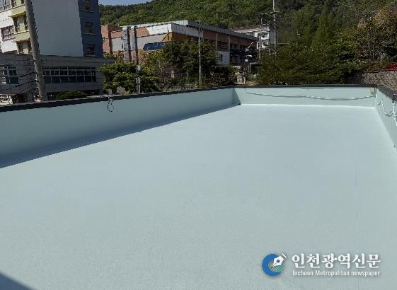 지난해 어린이집 옥상에 쿨루프 시공을 완료한 모습
