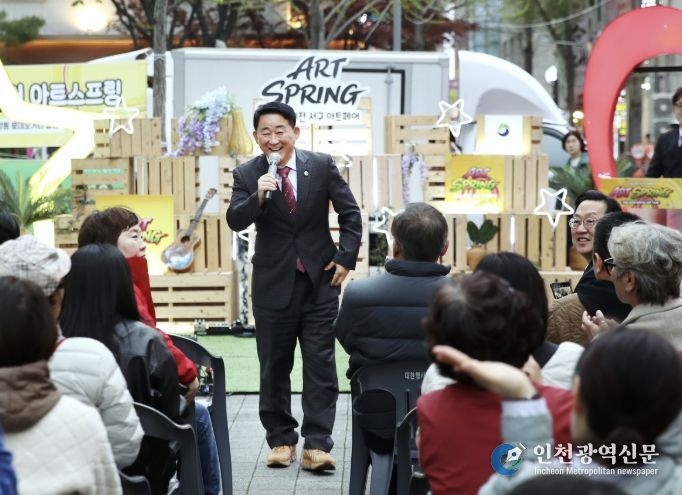 10일 탄방동 로데오거리에서 열린 서구 아트페어 아트스프링 현장