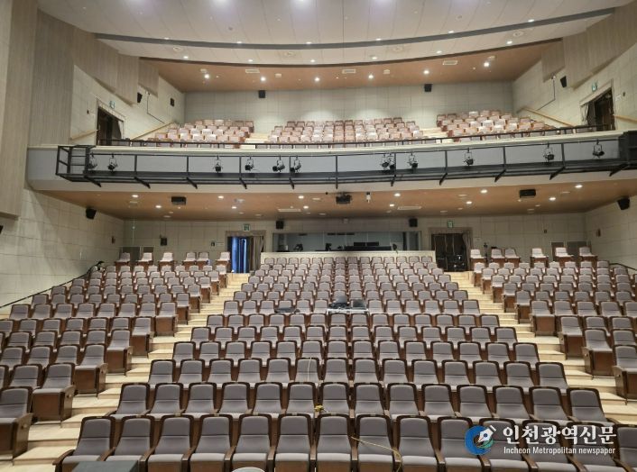 새 옷 입은 연천수레울아트홀, 김완선·선예 콘서트로 화려한 재개관 예고