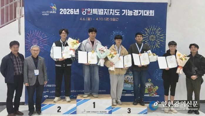 오형석 책임 매니저(우측 세 번째) 시상