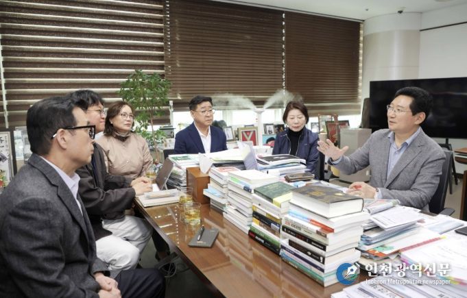 용인특례시 수지구 동천동 공동주택 7곳의 입주자대표회의 주민들은 14일 시청을 방문해 대중교통 개선을 건의했다