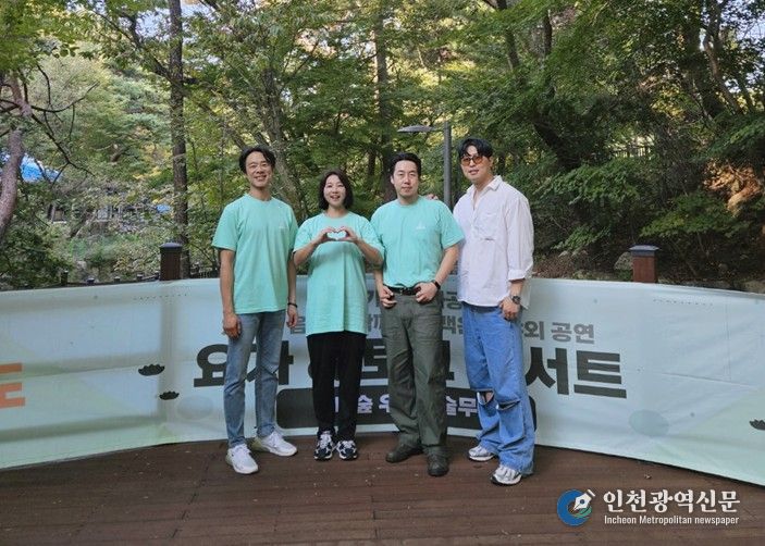 강북구 우이동 ‘인더숲 우이예술무대’에서 열린 요가 토크 콘서트(왼쪽부터 김홍표 배우, 정초립 의원, 김용광 연출)