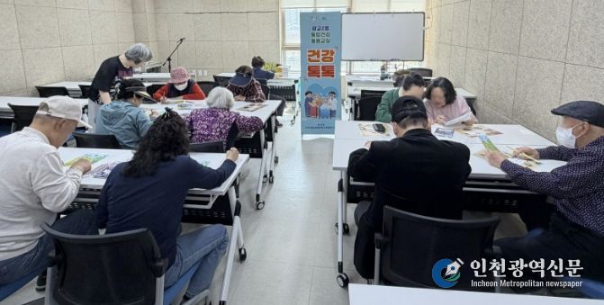 수원시 영통구 광교2동 '건강톡톡!', 당뇨병 교육·컬러매칭 게임으로 고독사 예방 앞장